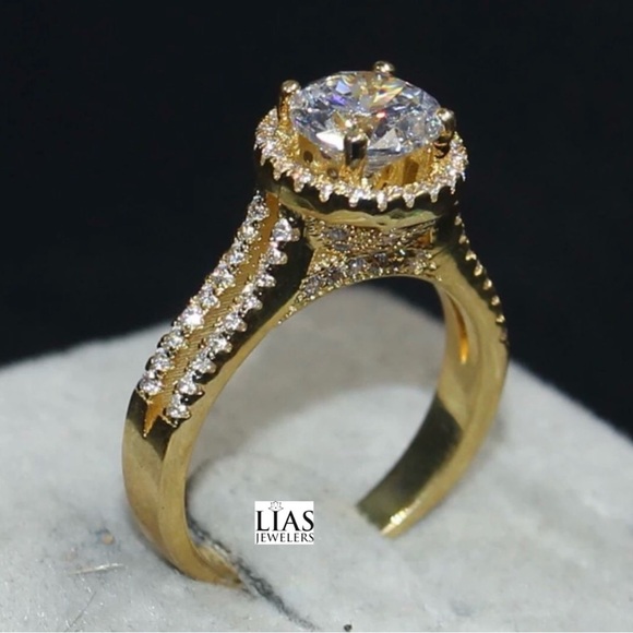 New 18k yellow gold engagement ring